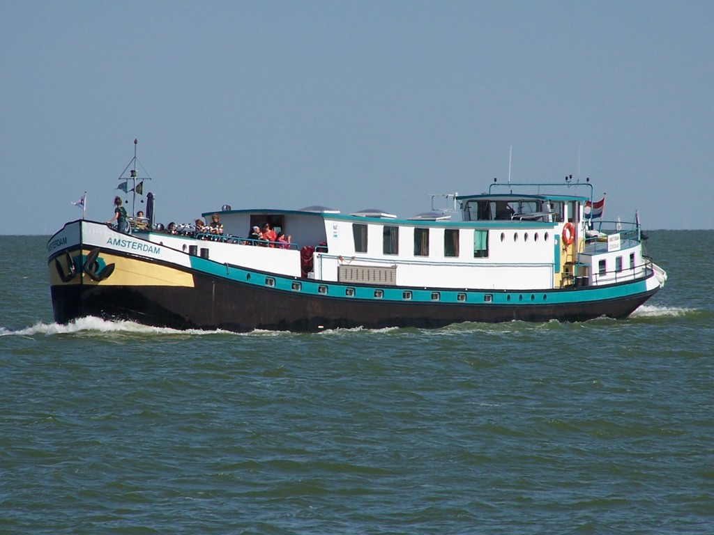 amsterdam-hotelboat-hajohotel-hajozashu