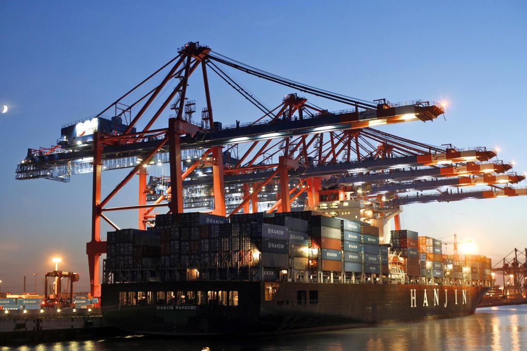 hanjin-hamburg-port-marina-harbor-kereskedelem-hajo-kikoto-kontener