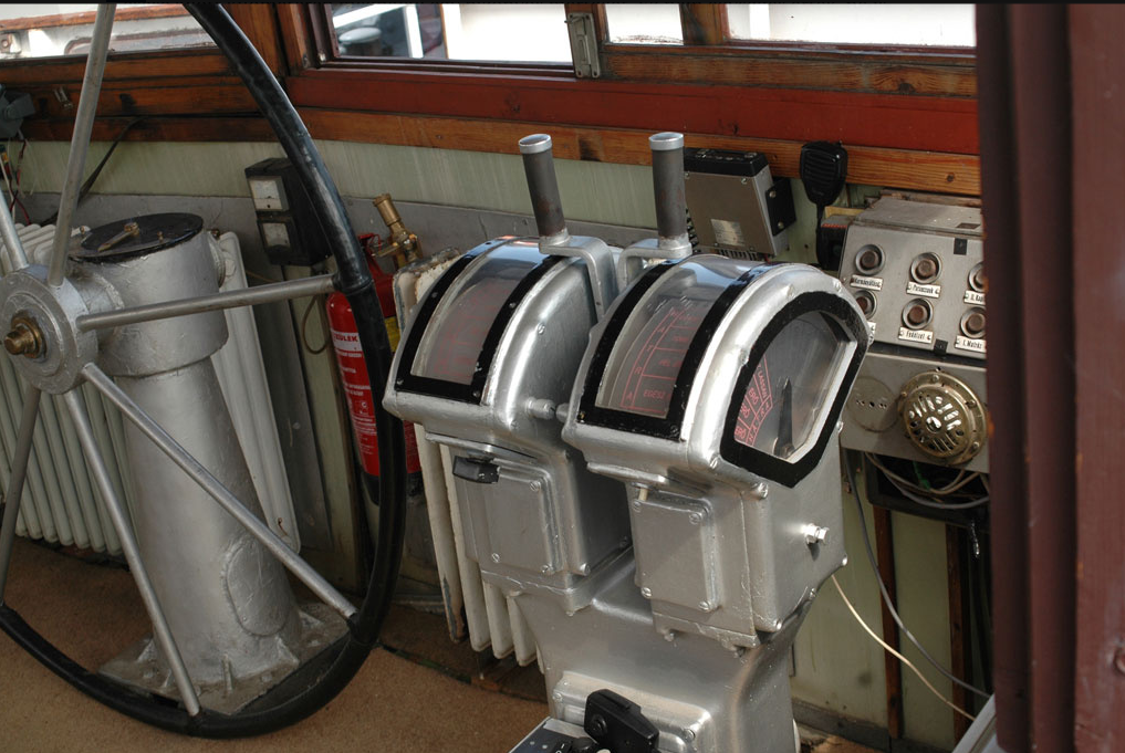 kormany-iranyito-sopron-zuhatagi-tigris-vontatohajo-duna-hajovontatas-teherhajo-budapest-hajozashu