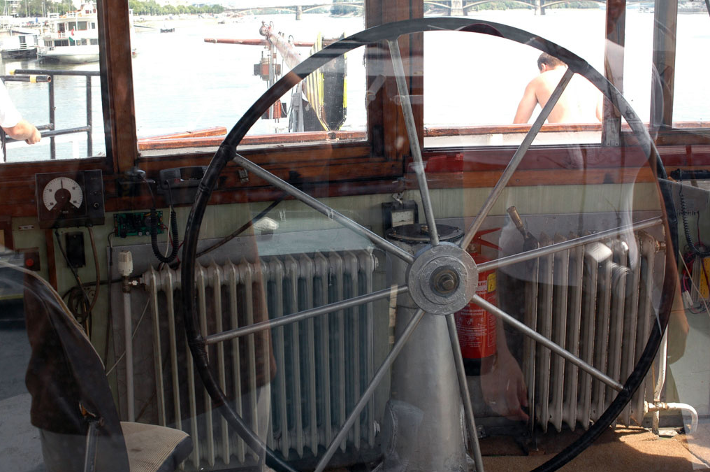 kormany-sopron-zuhatagi-tigris-vontatohajo-duna-hajovontatas-teherhajo-budapest-hajozashu