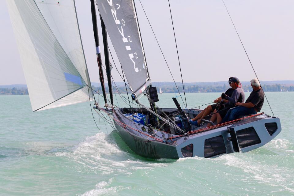 pauger-carbon-p26-back-sailboat-sailingboat-balatonfured-vitorlas-hajozashu