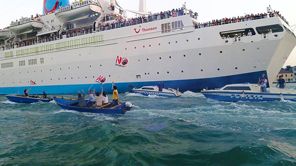 velence-turistahajo-tengerjaro-hajo-lazadas-hajozashu