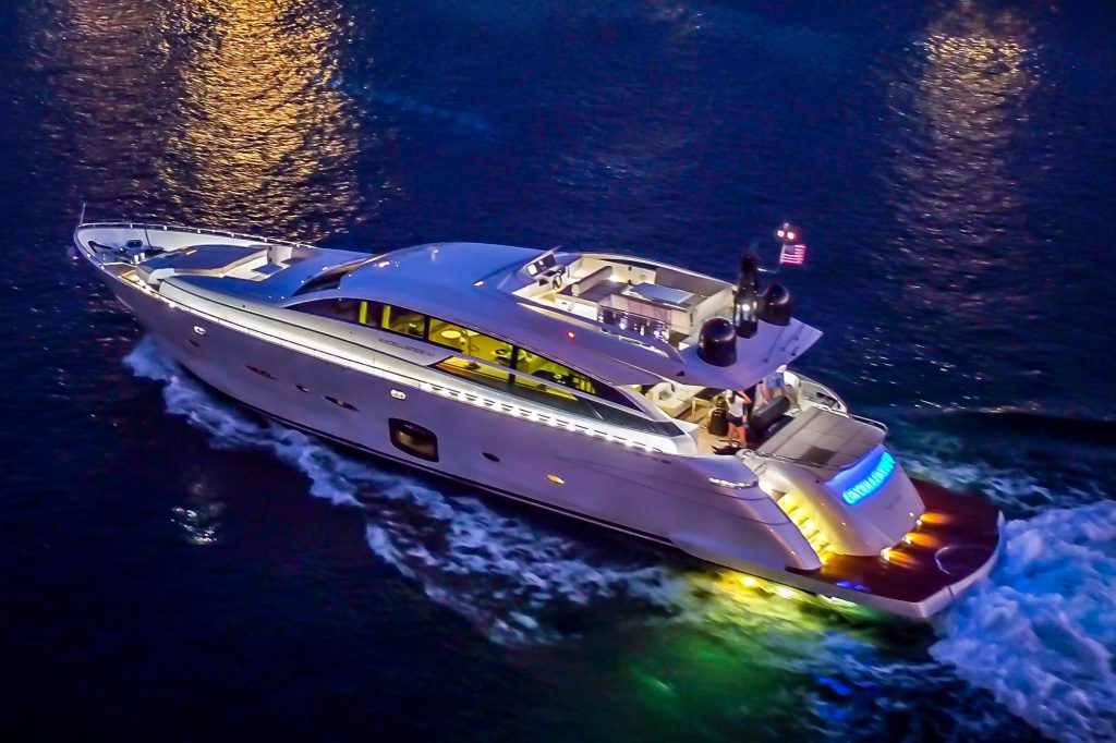 pershing-chambers-superyacht-jacht-milliardos-hajozashu2