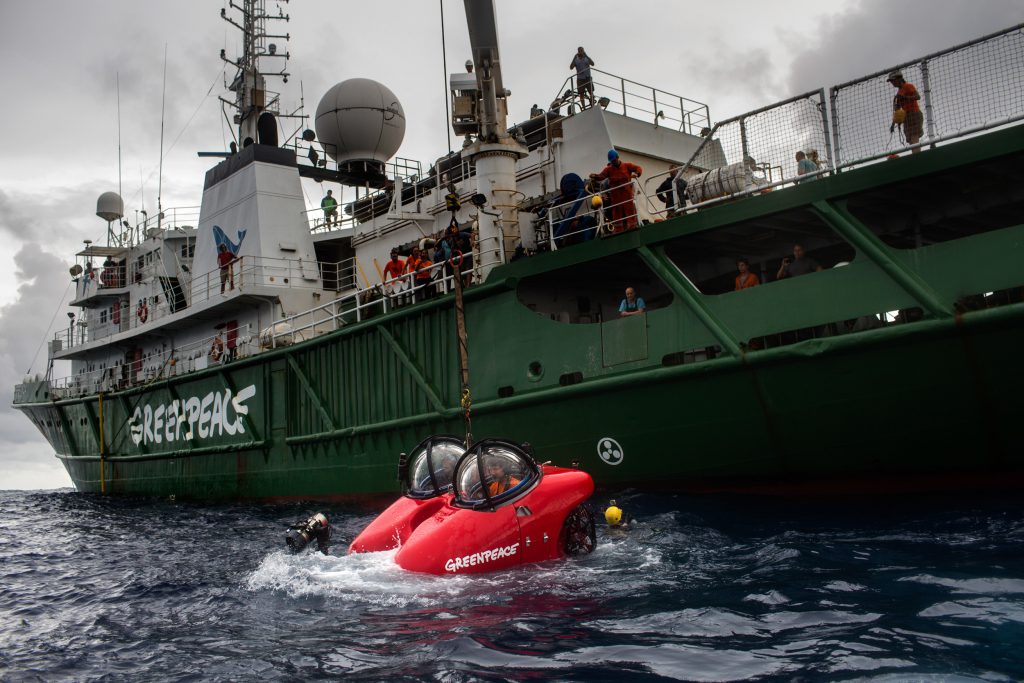 Submarine Dive Launch in the Amazon Preparos Para o Mergulho do Submarino