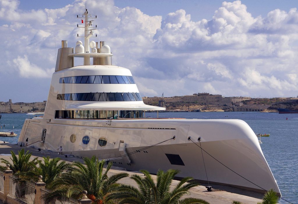 yacht-a-portofino-superyacht-jacht-melnicsenko-orosz-uzletember-hajozashu-docked