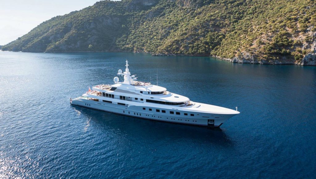 2-the-axioma-yacht-a-236-foot-yacht-that-fits-12-people-and-is-priced-just-above-73-million-hajozashu