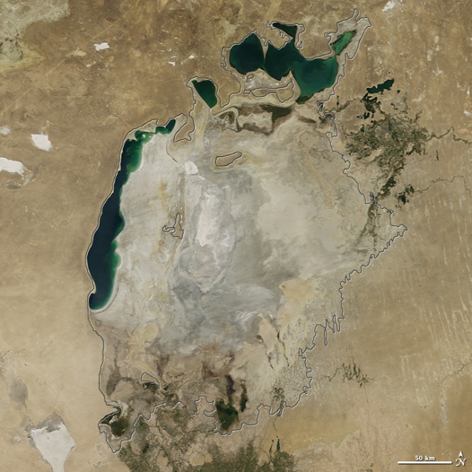 Ennyi maradt mostanra az Aral-tóból. A felvételt a NASA Terra műholdjának MODIS egységével készítették 2014. augusztus 19-én Forrás: NASA Earth Observatory
