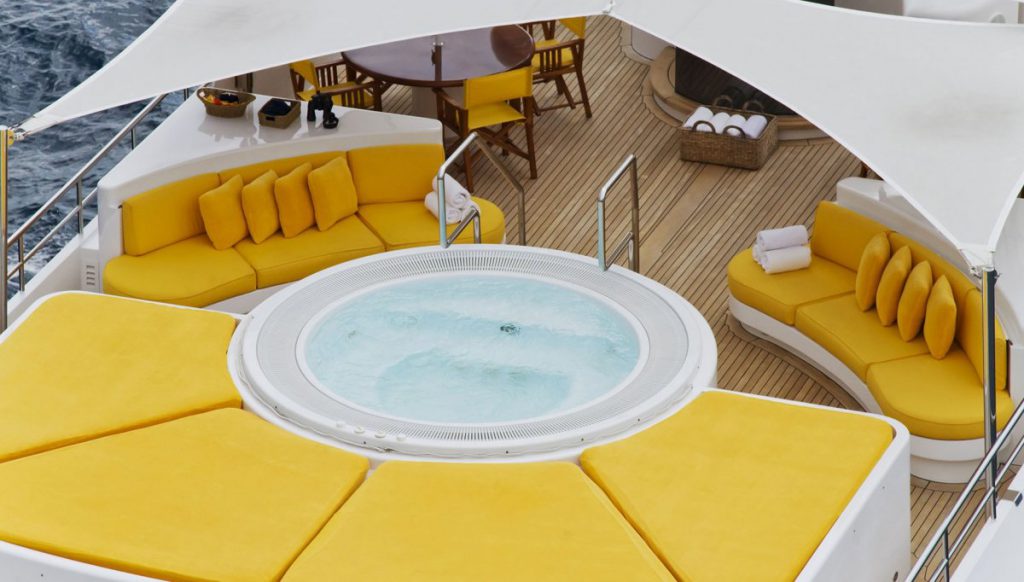 the-deck-comes-with-a-large-sun-pad-and-spa-pool-hajozashu