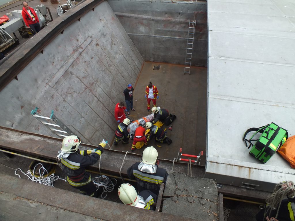 fadd-dombori-uszaly-baleset-tuzoltosag-hajozashu-mentes