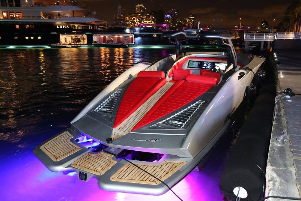 sv-alpha6-yachts-miami-boat-show-2017-motorcsonak-corvette-hajozashu