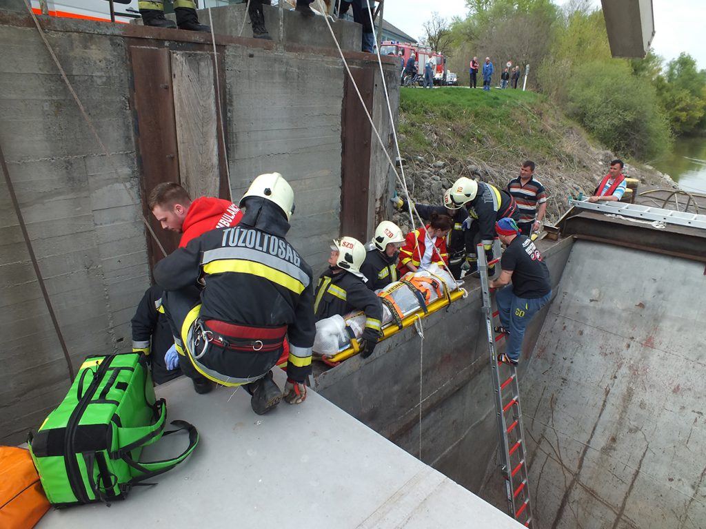 uszalyba-esett-ferfi-hajobaleset-duna-mentes-tuzoltok-hajozashu