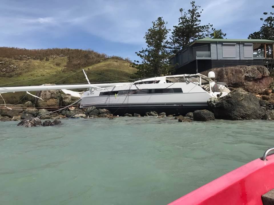 Debbie Hurrikan Ausztralia Hajokatasztrofa Vihar Storm Yacht Vitorlashajok HAJOZASHU16