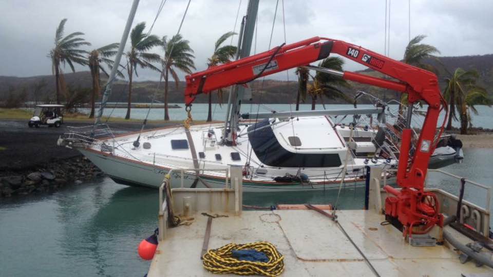Debbie Hurrikan Ausztralia Hajokatasztrofa Vihar Storm Yacht Vitorlashajok HAJOZASHU9