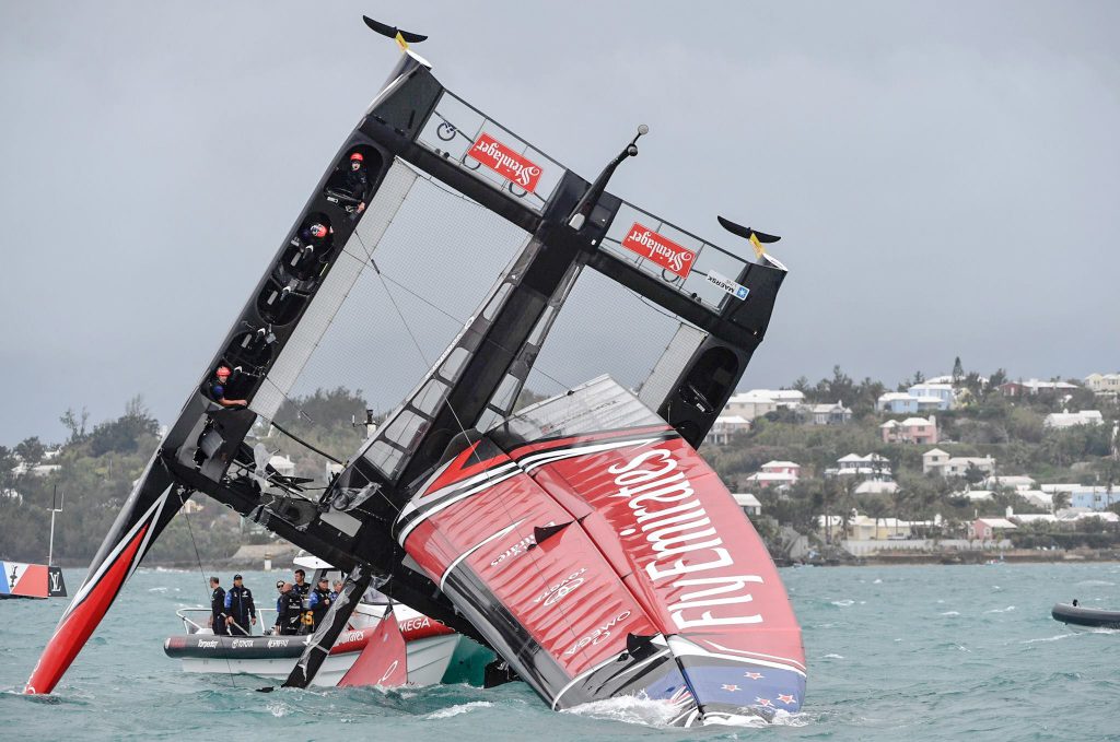 Emirates Team New Zealand Americas Cup Bermuda Amerika Kupa Hajozashu Crash