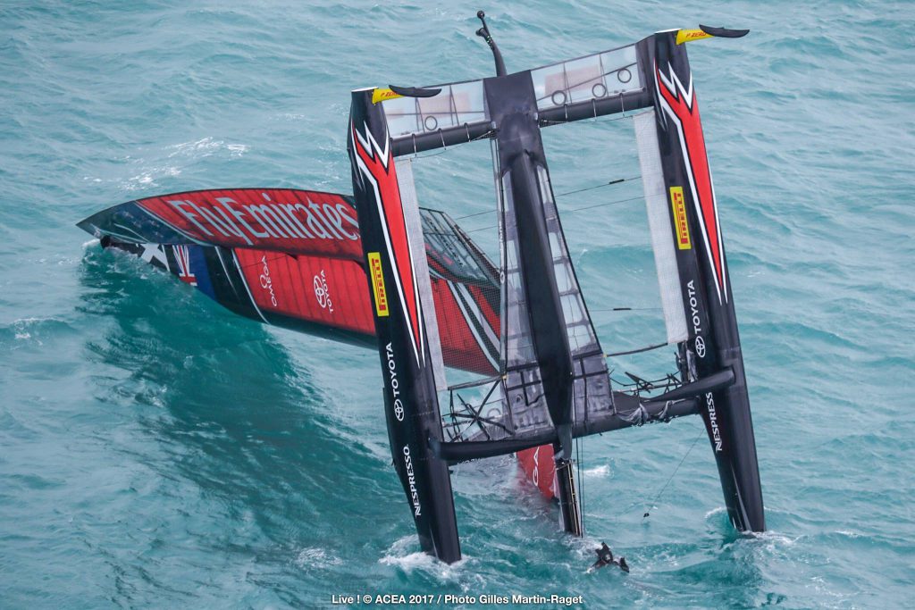 Emirates Team New Zealand Americas Cup Bermuda Amerika Kupa Hajozashu Crash1