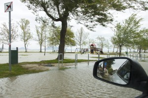 Viharos erejû szél a Balatonnál