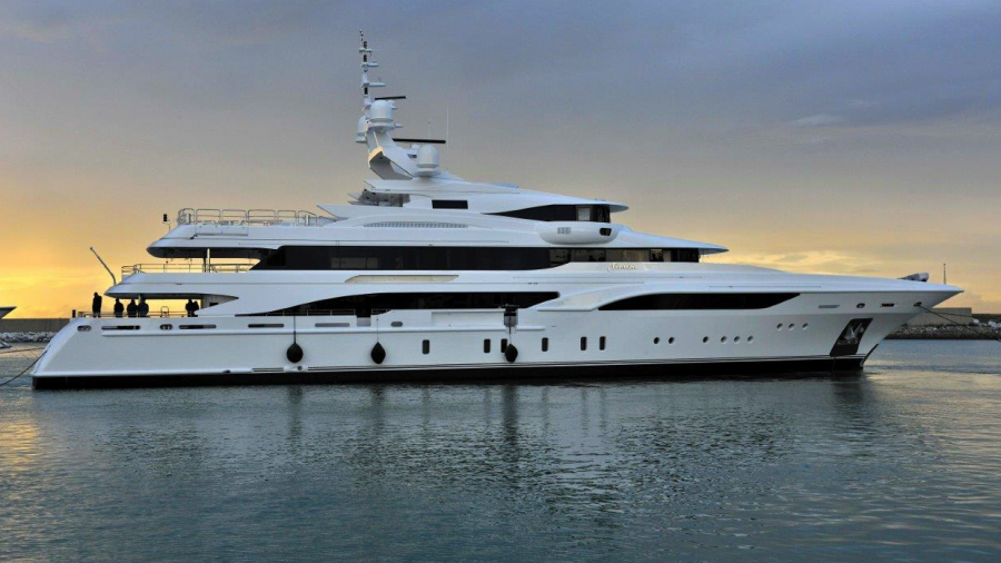 Végigvezetünk a Benetti 196 lábas superjachtján