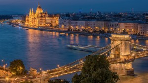budapest-night-parlament-duna-hajozashu