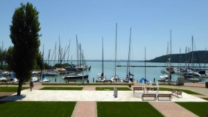 hajogyari-kikoto-balatonfured-hajozashu