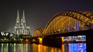 koln-dom-rajna-river-folyo-hajozashu