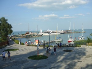 tihanyi-molo-cafe-bar-etterem-hajozashu
