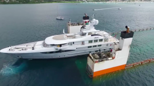 yacht-transport-jachtszallitas-teherhajo-hajozashu