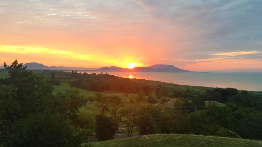 badacsony-sunset-landscape-hajozashu