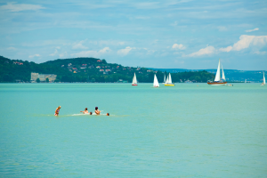 balaton-tiszta-mta-szunyog-nyar-vizminoseg-idojaras-hajozashu