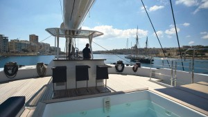 mashua-bluu-superyacht-csanyi-sandor-hajozashu