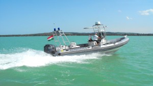 vizirendor-motorcsonak-balaton-hajozashu