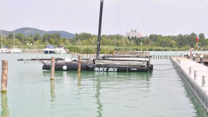 48kekszalag-black-jack-sl33-catamaran-balatonfured-hajogyari-kikoto-hajozashu