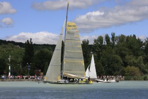 48kekszalag-balaton-balatonfured-hajozas-vitorlazas-sailing-boat-catamaran-katamaran-hajozashu