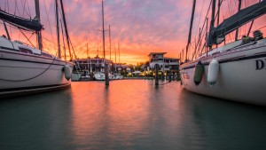 naplemente-balatonfured-silver-yacht-kikoto-karolina-kavehaz-sailing-balaton-sailboat-vitorlazas-hajozashu