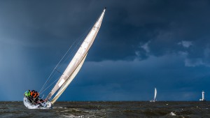 vihar-storm-balaton-kekszalag-eros-szel-hajozashu