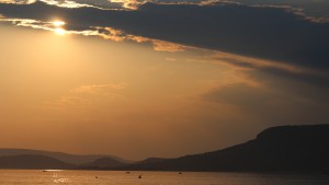 badacsony-este-night-balaton-sunset-naplemente-sailing-vitorlazas-hajozashu