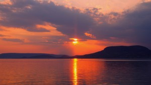 badacsony-este-night-balaton-sunset-naplemente-sailing-vitorlazas-hajozashu