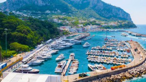 capri-italy-olaszorszag-legdragabb-kikoto-a-vilagon-vitorlazas-yacht-hajozashu