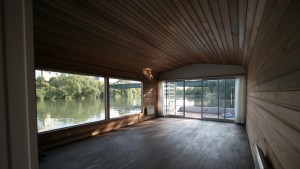 la-maison-flottante-uszo-lakas-boat-house-hajozashu