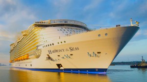 harmony-of-the-seas-tengerjaro-vilag-legnagyobb-utasszallito-hajoja-franciaorszag-baleset-leszakadt-csonak-halal-hajozashu