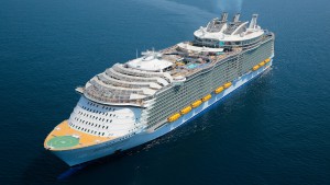 harmony-of-the-seas-tengerjaro-vilag-legnagyobb-utasszallito-hajoja-franciaorszag-baleset-leszakadt-csonak-halal-hajozashu