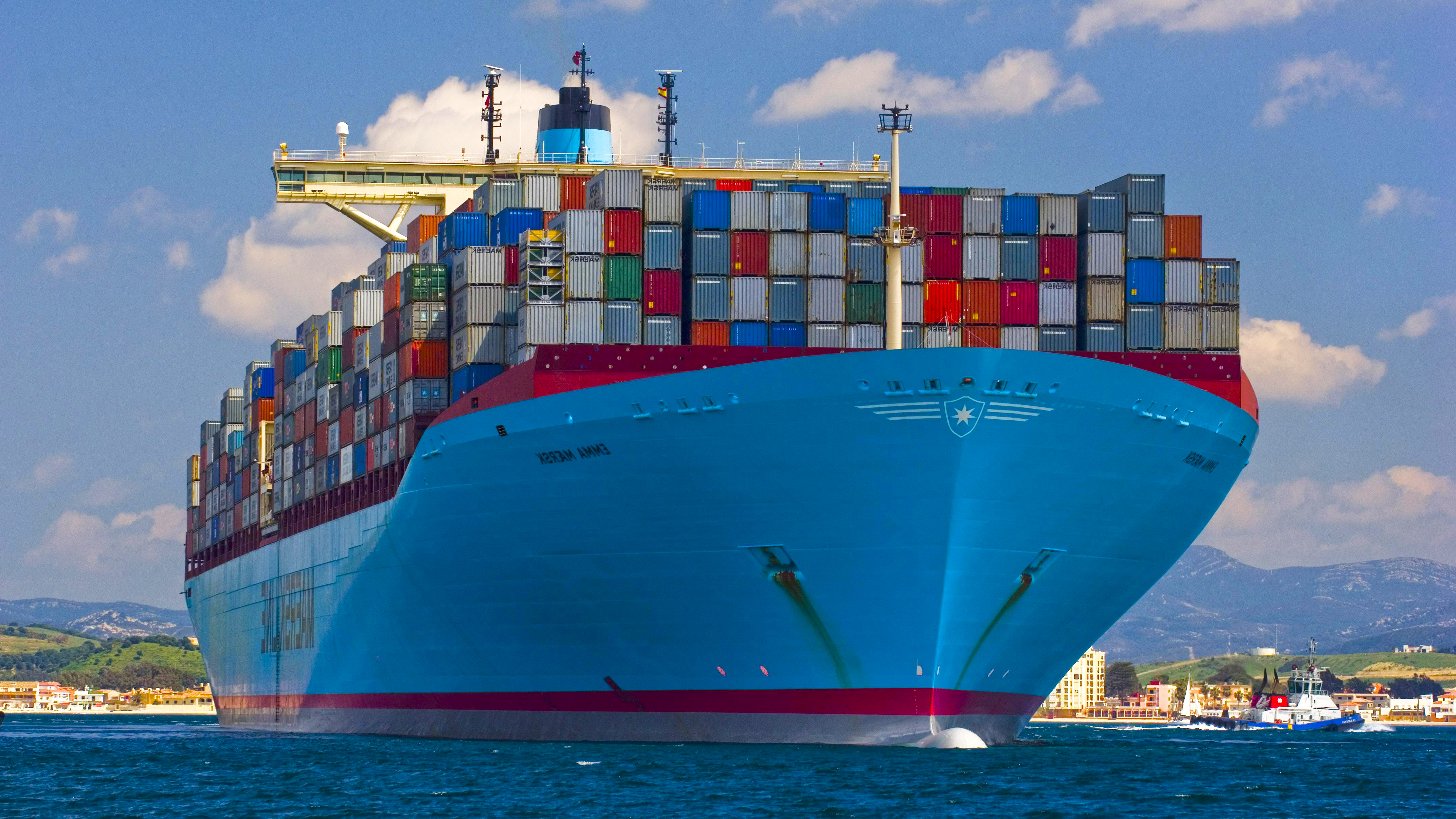 ships-containers-maersk-line-emma-teherhajo-hajozashu