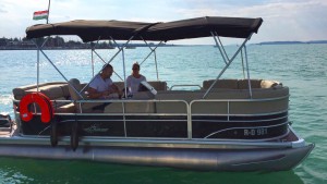 sunchaser-traverse-deluxe-boat-pontoonhajo-balaton-hajozashu