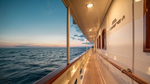 taransay-yacht-landscape-luxury-boat-hajozashu