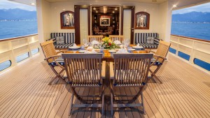 taransay-yacht-luxury-bar-boat-hajozashu