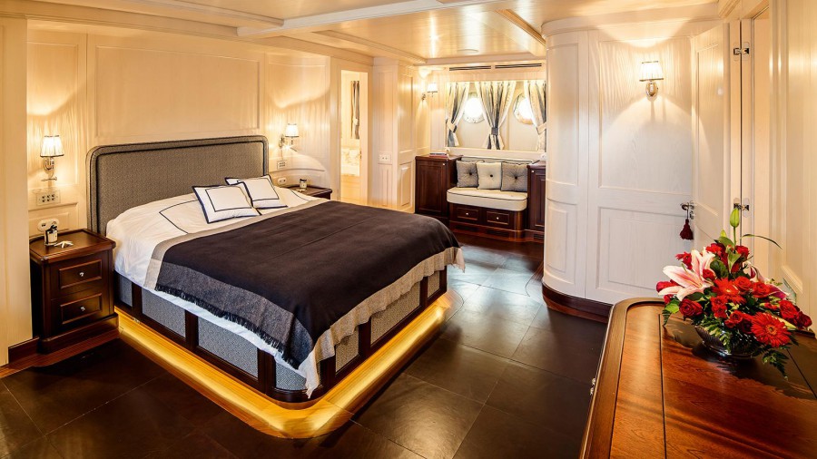 taransay-yacht-luxury-bedroom-boat-hajozashu