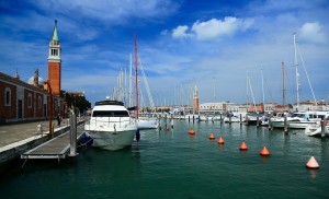 velence-kikoto-yacht-hajoval-vitorlazas-adria-tenger-szent-mark-ter-hajozashu