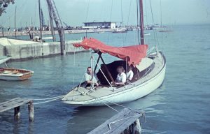 balaton-60as-70-es-evekben-trabant-nemet-turista-szot-udulo-vitorlazas-strandolas-nyaralas-hajozashu-50-es-cirkalo-balatonfuredi-yacht-club