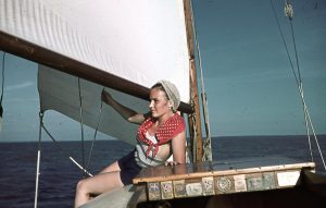 balaton-60as-70-es-evekben-trabant-nemet-turista-szot-udulo-vitorlazas-strandolas-nyaralas-hajozashu-turajolle