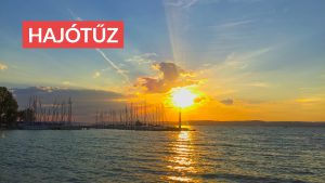 balatonfoldvar-kikoto-boat-harom-hajo-kiegett-tuz-tuzoltosag-katasztrofavedelem-vitorlas-balaton-hajozashu-copy