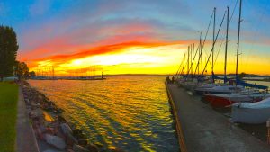 balatonfoldvar-kikoto-tuz-boat-harom-hajo-kiegett-tuz-tuzoltosag-katasztrofavedelem-vitorlas-balaton-hajozashu